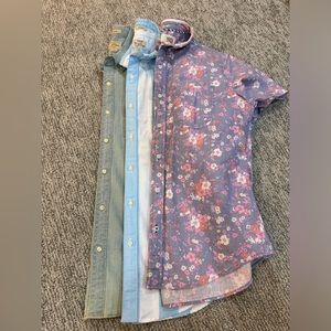 Men’s Button Up Short Sleeve Shirt. Size small